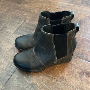 NWOT Sorel Joan of Arctic Wedge 2 Chelsea boot, black